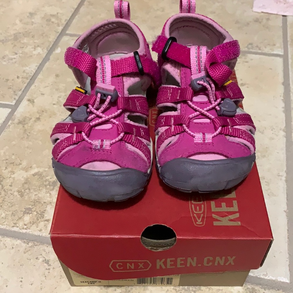 Keen seacamp II very berry/lilac girls size 10 sandals